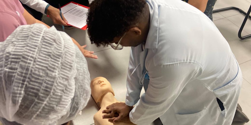 Treinamento intensivo prepara profissionais do Hospital Metropolitano para emergências críticas